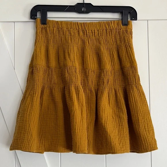 Madewell Double Gauze Smocked Mini Skirt in Mustard. - Picture 4 of 5